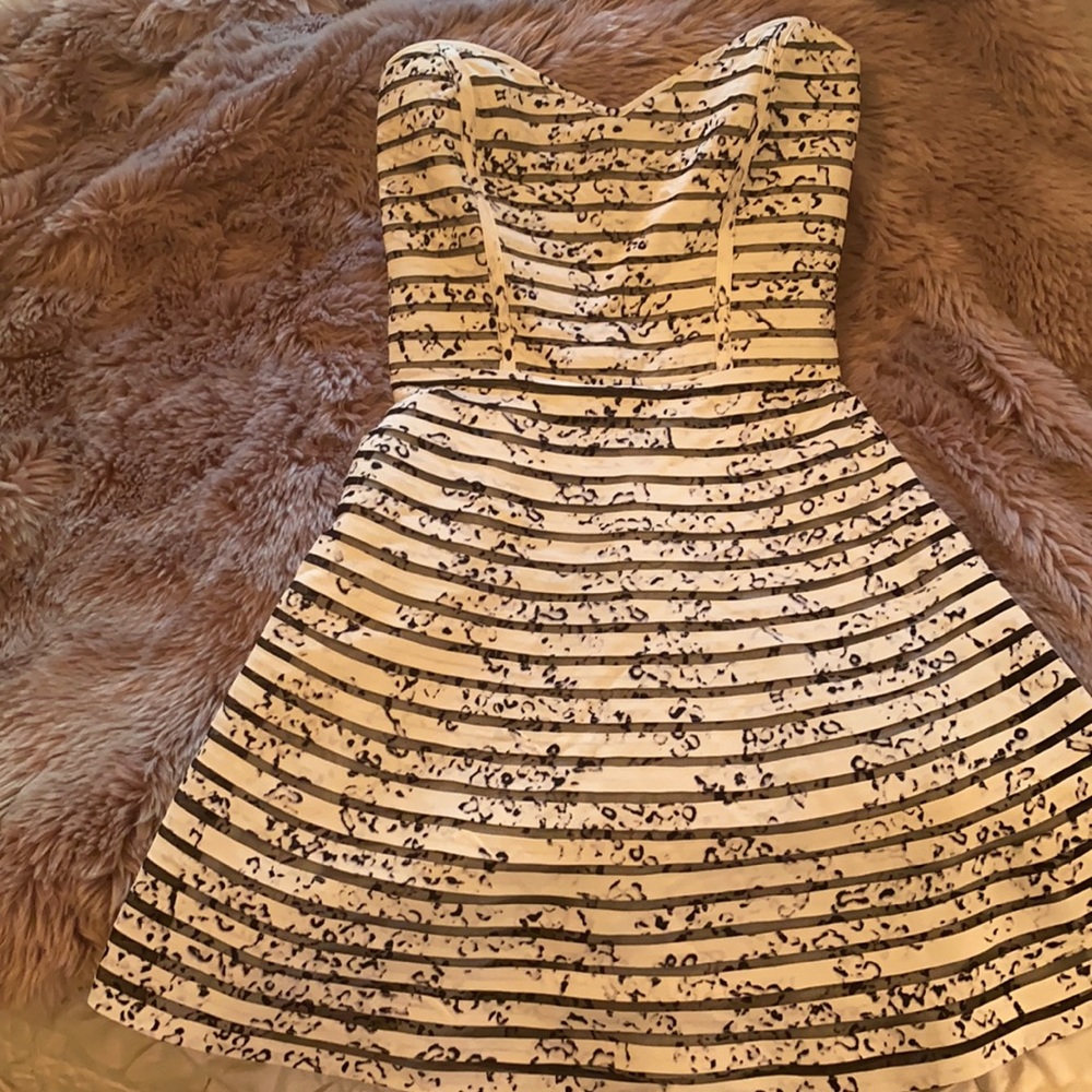✨ NEW PARKER STRAPLESS DRESS - Picture 3 of 11